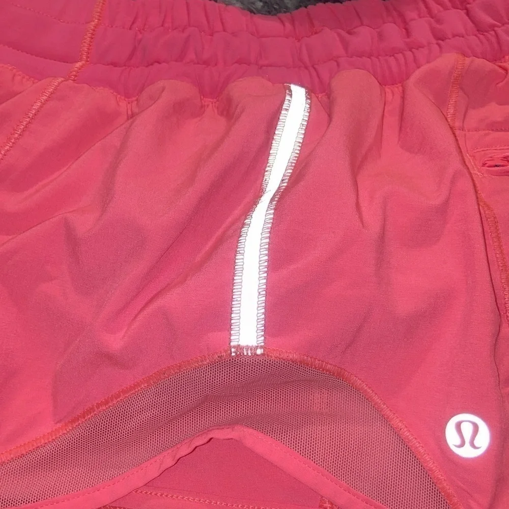Lululemon Hotty Hot Short 2”  Flash Light Size 6 - Picture 7 of 15